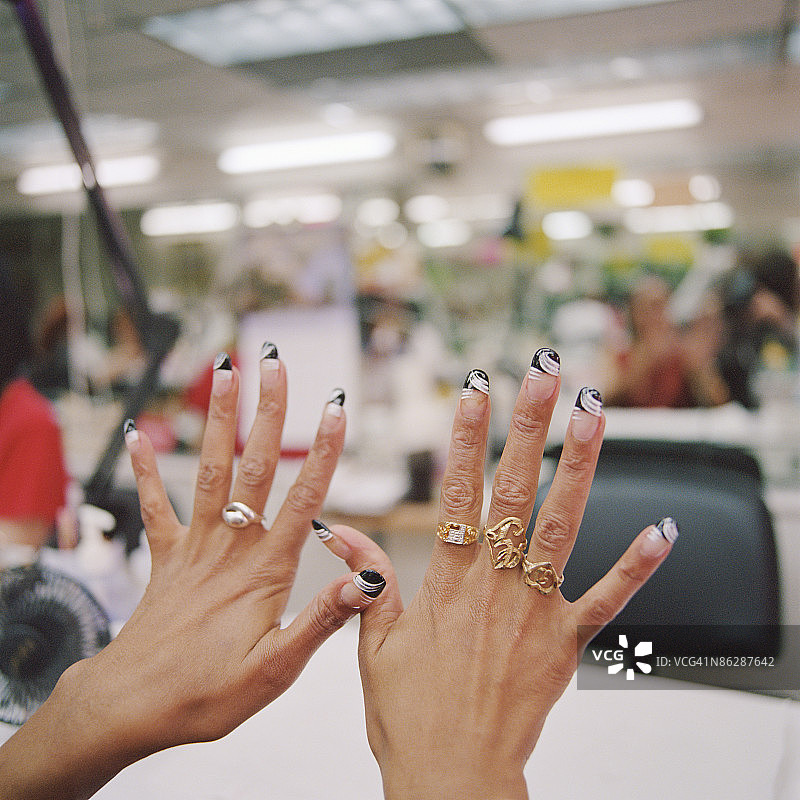 涂有指甲油的女人图片素材