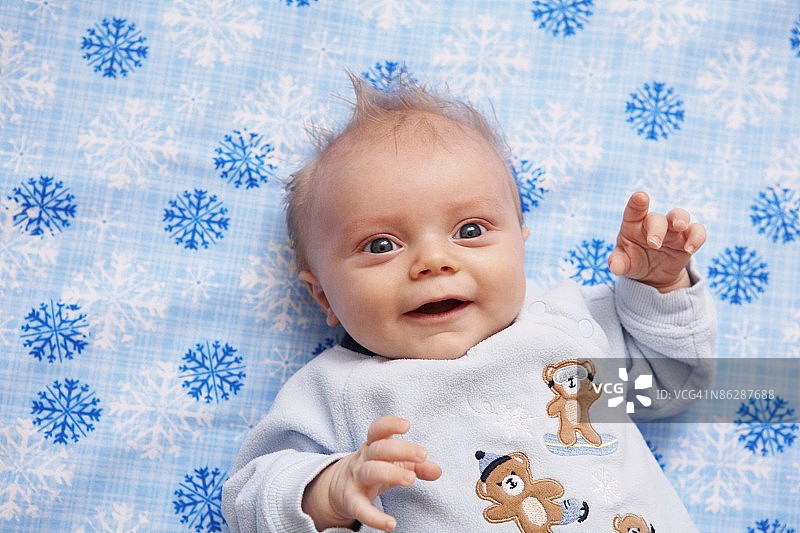 宝宝躺下图片素材