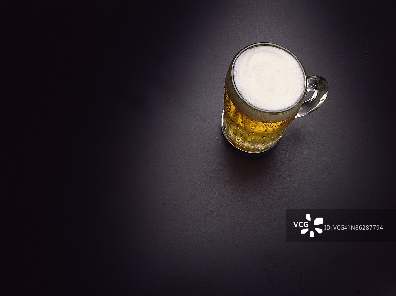大杯啤酒图片素材