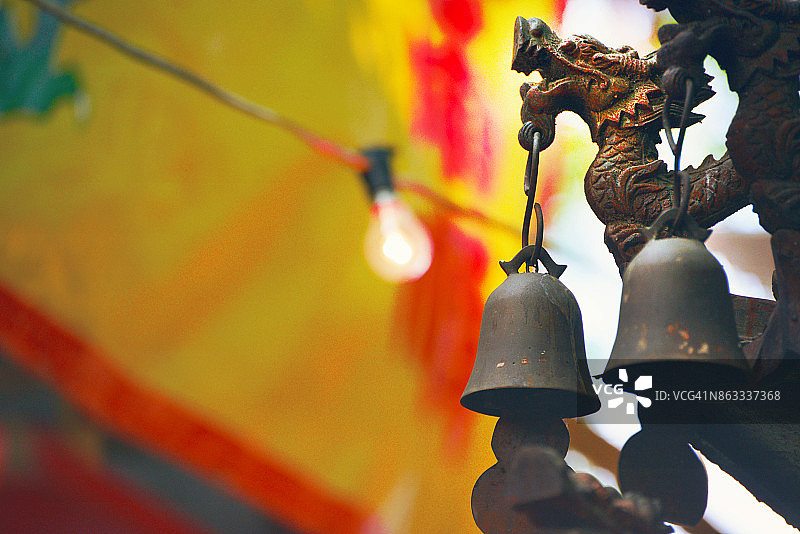 铁铃铛和龙图片素材