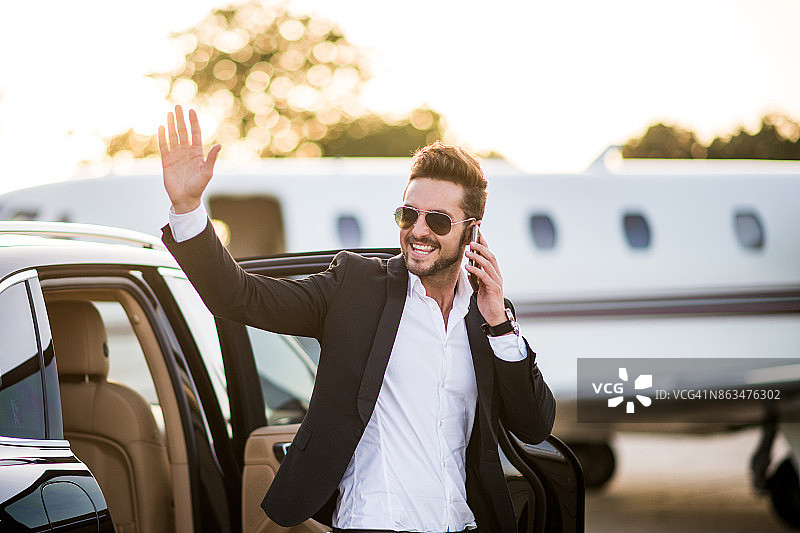 在机场的男人图片素材