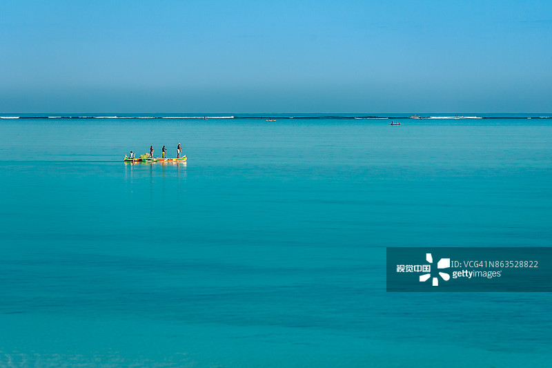 马达加斯加渔民捕鱼场景图片素材