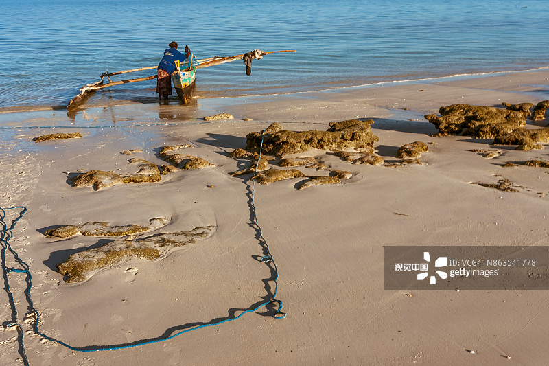 马达加斯加渔民捕鱼场景图片素材