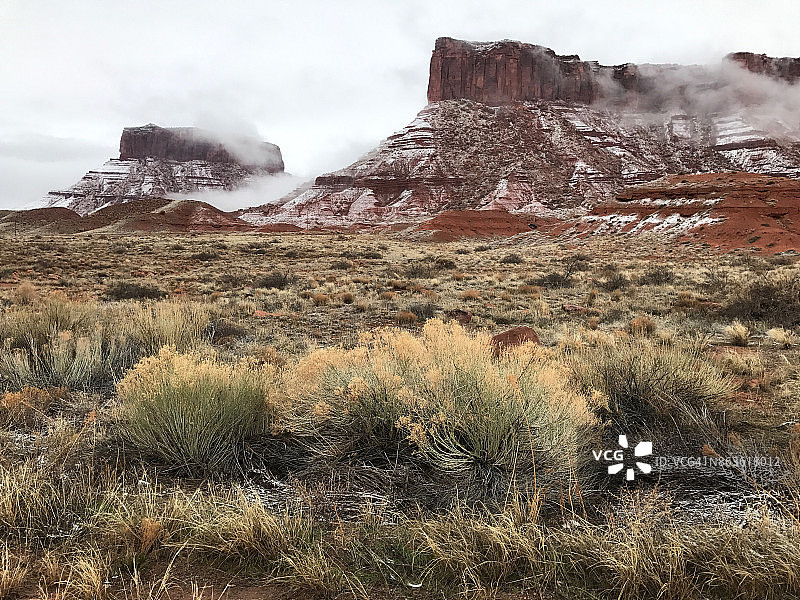 犹他州红岩中的雪景图片素材