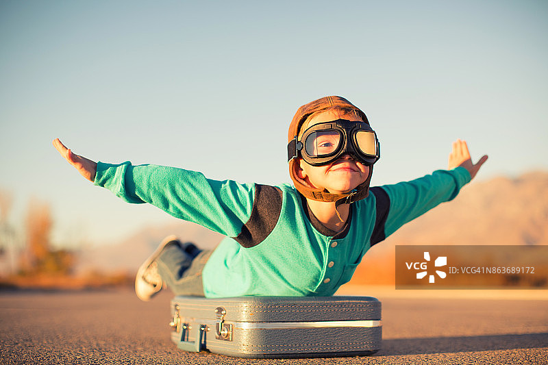 小男孩梦想航空旅行图片素材