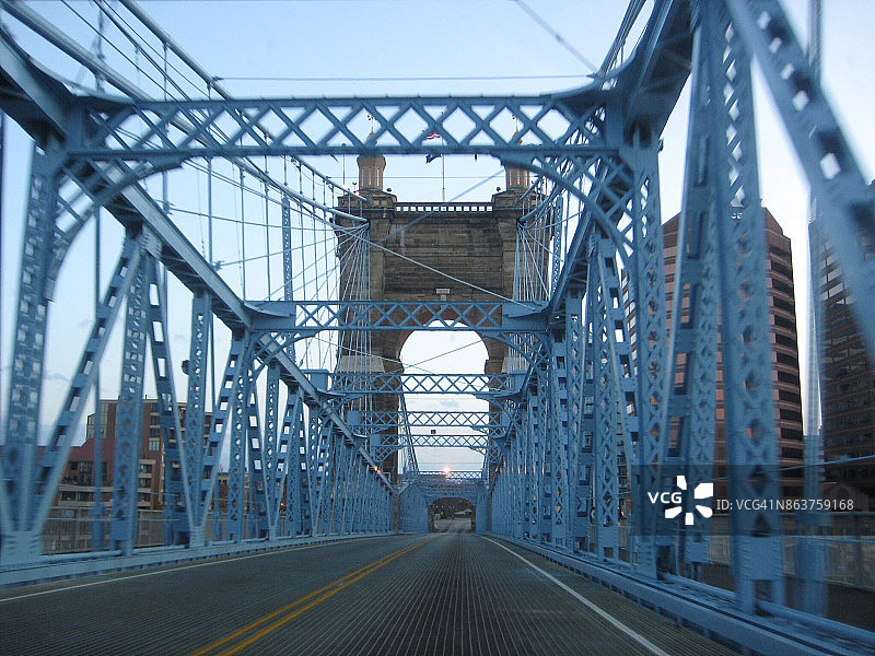 辛辛那提市横跨俄亥俄河的罗布林大桥图片素材