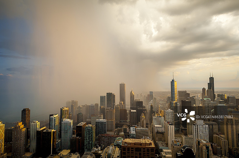 从360芝加哥观景台眺望芝加哥天际线，约翰·汉考克中心图片素材