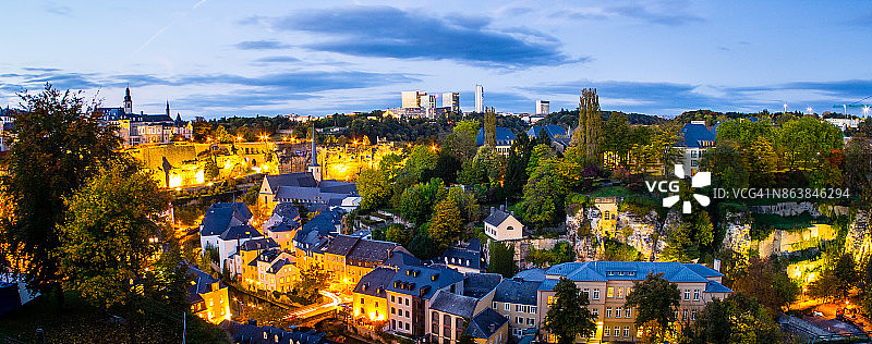 卢森堡旧城区黄昏全景图片素材