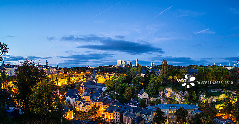 卢森堡旧城区黄昏全景图片素材