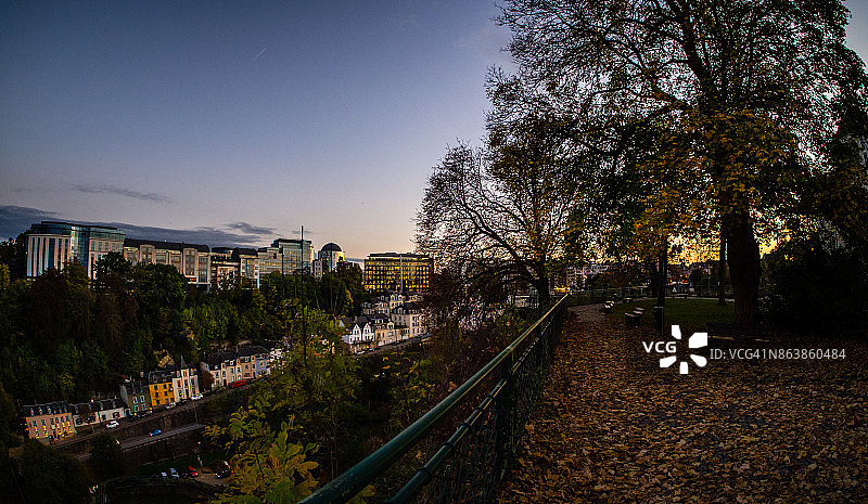 卢森堡旧城区黄昏全景图片素材