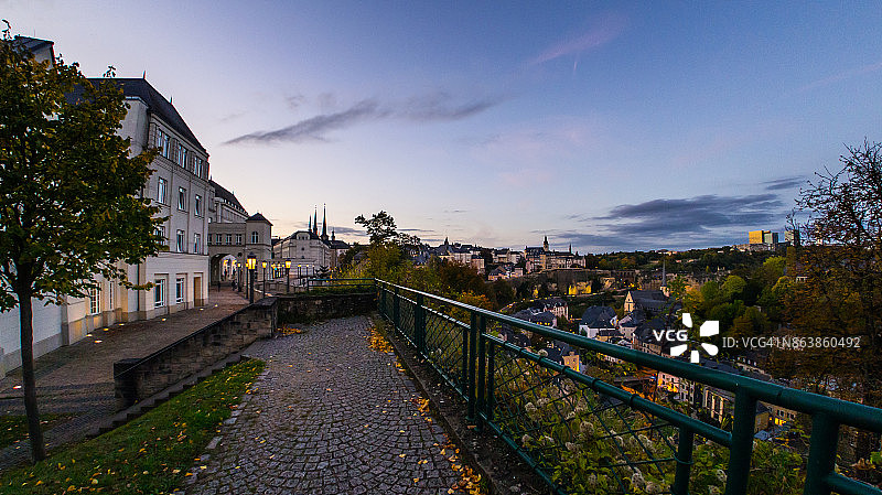 卢森堡旧城区黄昏全景图片素材