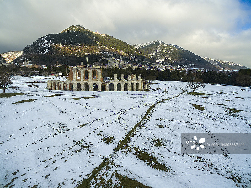 冬季意大利翁布里亚古比奥的古罗马剧院图片素材
