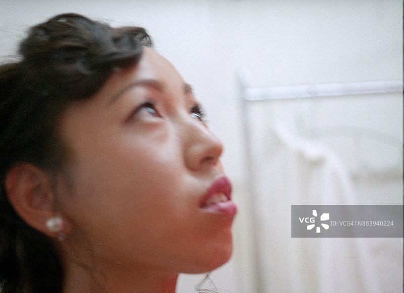 日本年轻夫妇冲绳婚礼图片素材