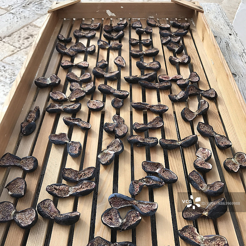 阳光下晒的新鲜无花果图片素材