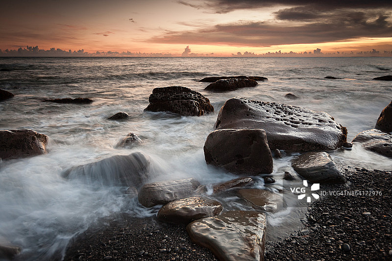房山岩石海滩日落图片素材