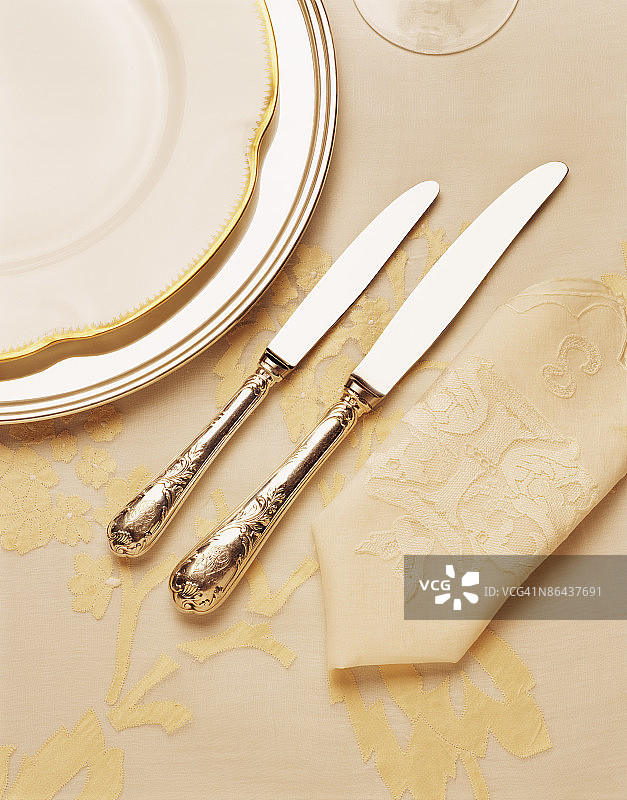 优雅的餐桌布置图片素材