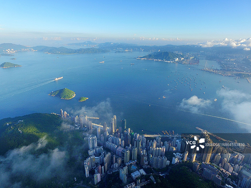 香港城市与维多利亚港清晨航拍图片素材