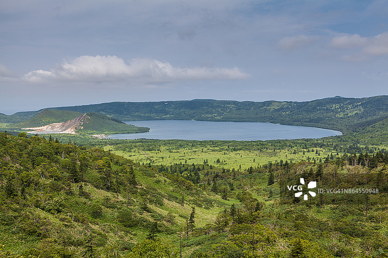 俄罗斯库纳希尔岛戈洛夫宁火山湖图片素材