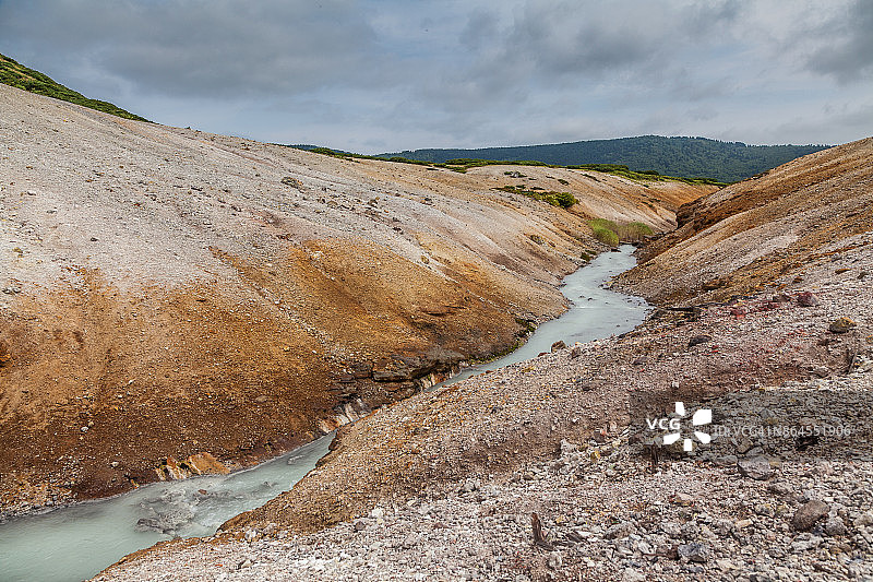 俄罗斯库纳希尔岛戈洛夫宁火山湖图片素材