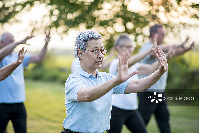 公园里的太极拳图片素材