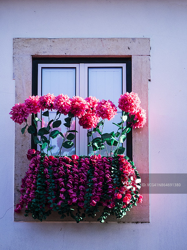 托马尔街头装饰着纸花，庆祝托盘节图片素材
