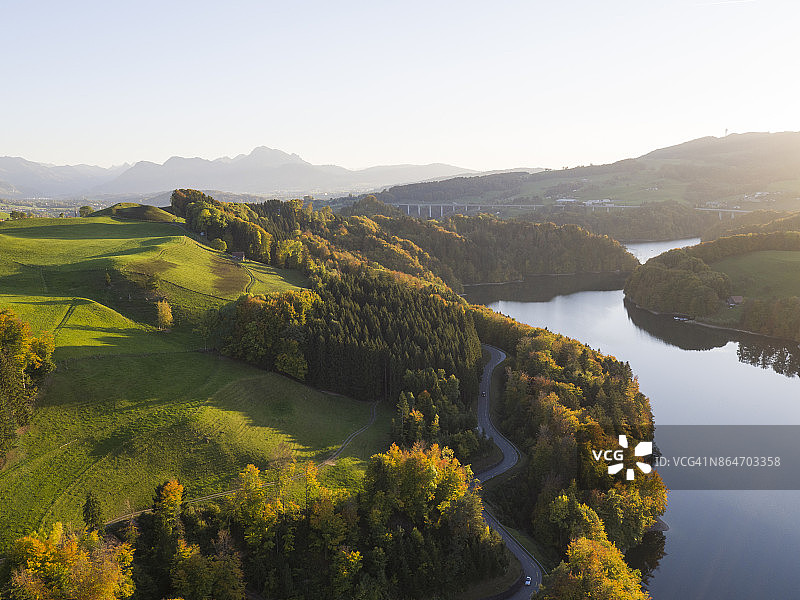 金秋格吕耶尔湖图片素材