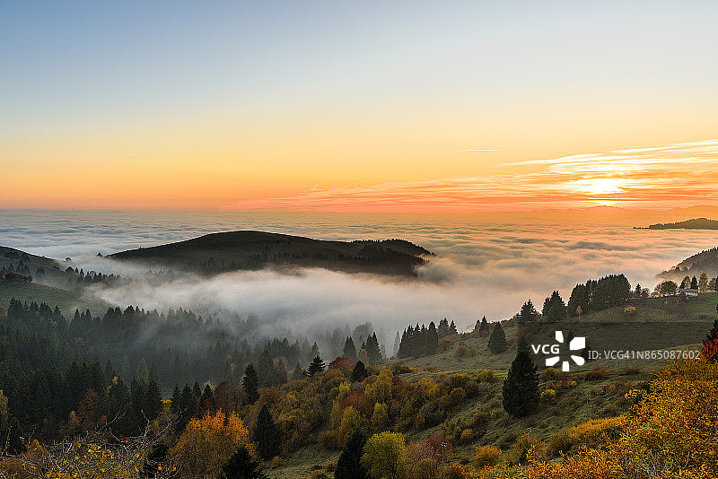 意大利特雷维索威尼托格拉帕山图片素材