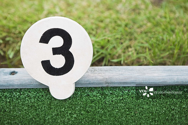 保龄球绿地上的边界标记图片素材