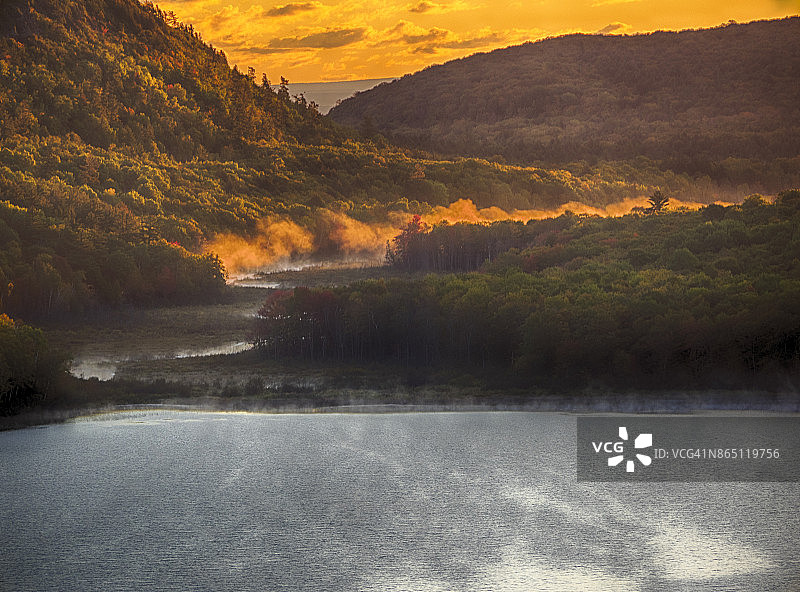 云湖：秋色怡人图片素材