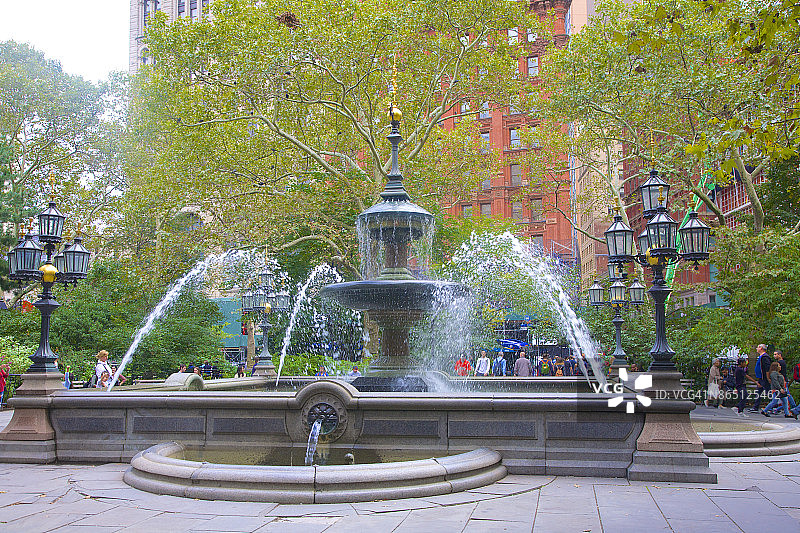 纽约市曼哈顿市中心市政厅公园喷泉图片素材