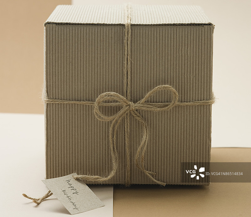 系着绳子的礼盒图片素材