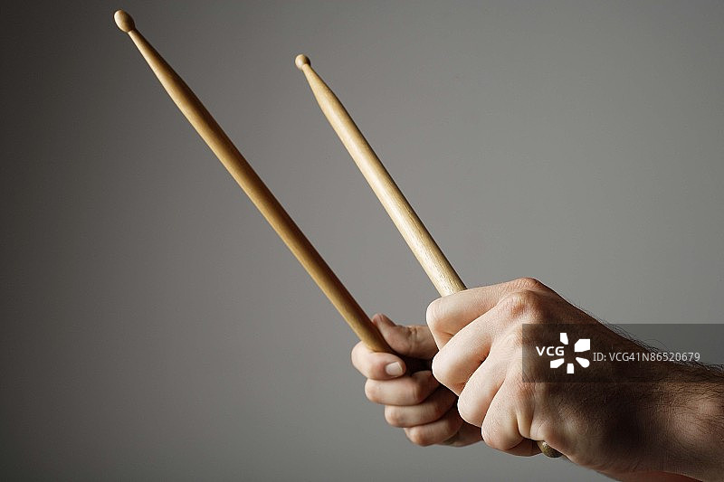 手持鼓槌图片素材