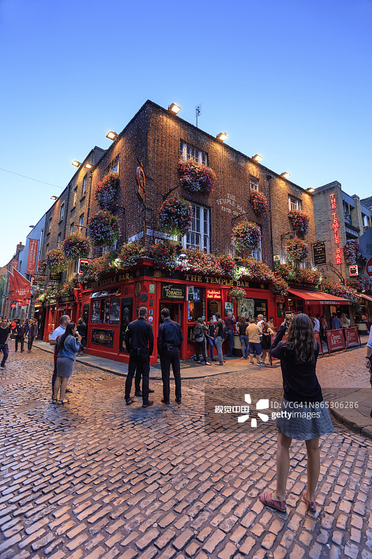 都柏林夜晚的圣殿酒吧图片素材