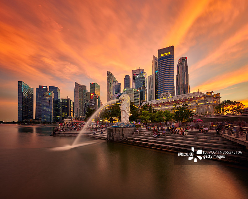 戏剧性的鱼尾狮公园日落图片素材