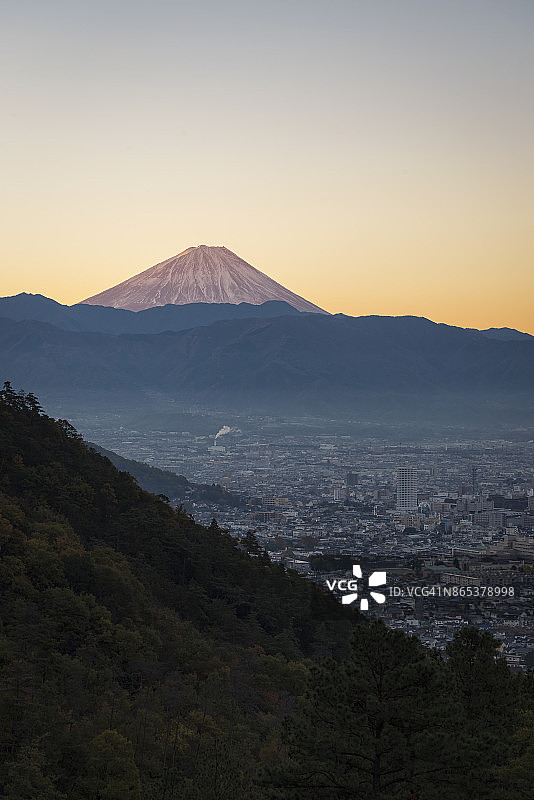 甲府市上空的富士山图片素材