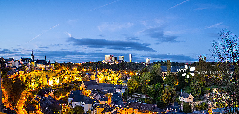 卢森堡旧城区黄昏全景图片素材