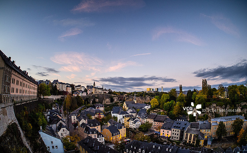 卢森堡旧城区黄昏全景图片素材