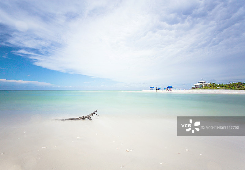 佛罗里达州那不勒斯码头平静的海洋图片素材