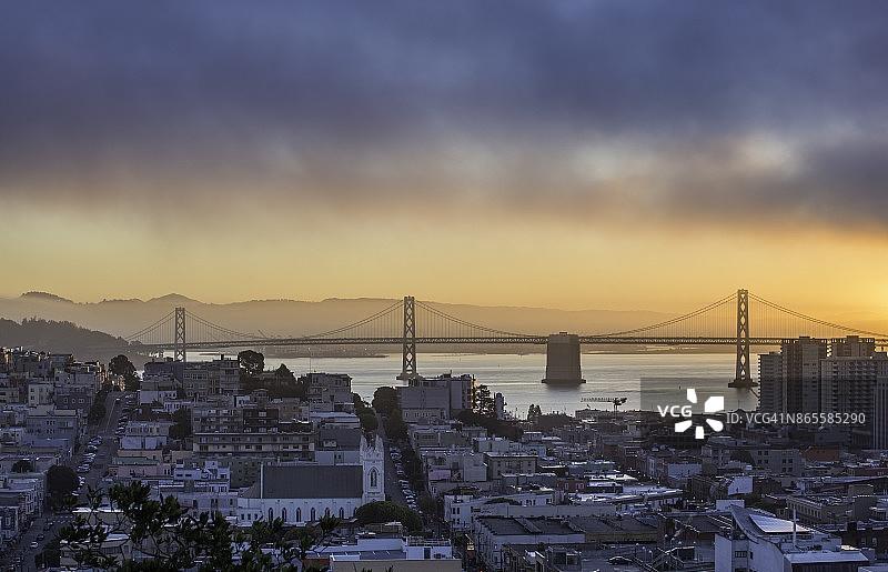 旧金山市中心天际线与海湾大桥图片素材