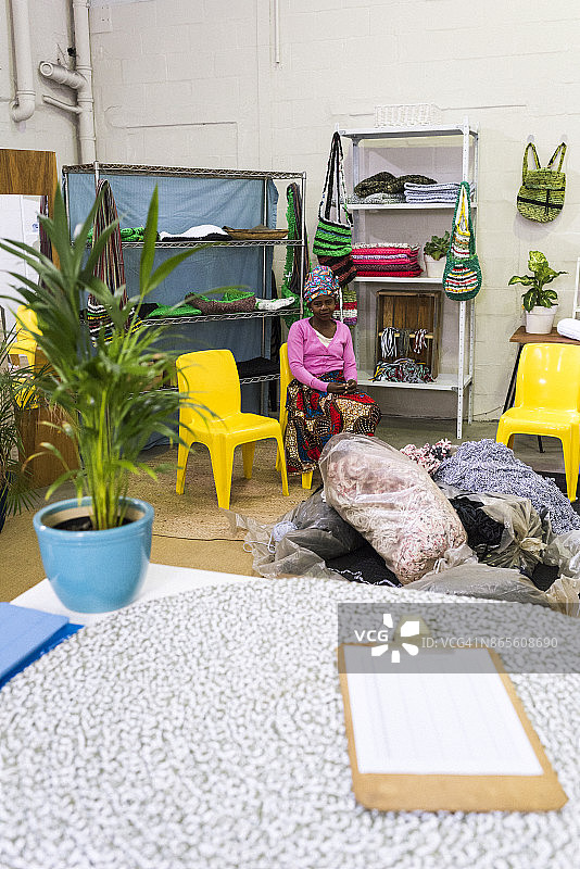 准备工作的纺织工人图片素材