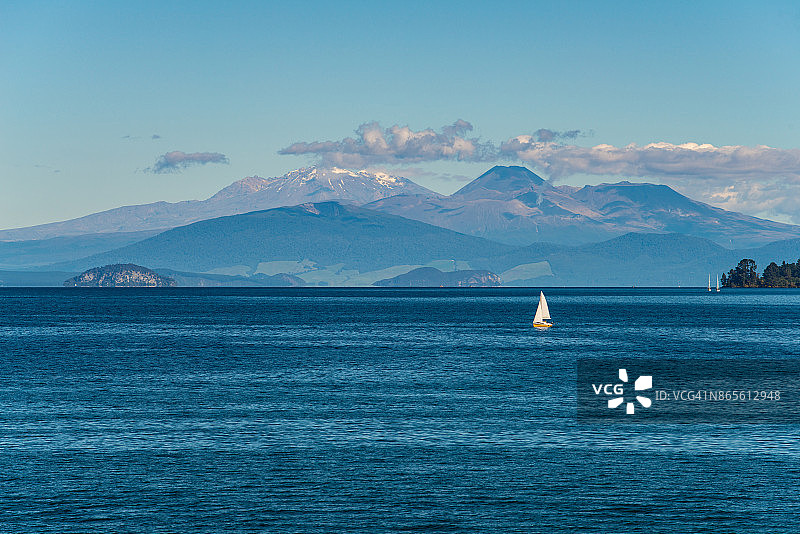 新西兰北岛陶波湖的汤加里罗国家公园景观图片素材