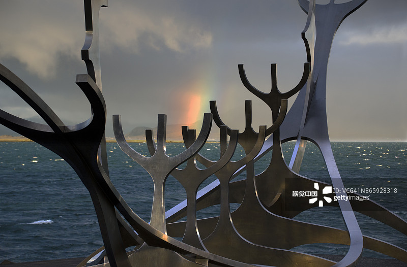 太阳航海者与彩虹图片素材