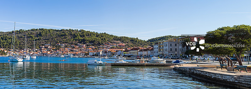 秋季韦拉卢卡小镇的宁静图片素材