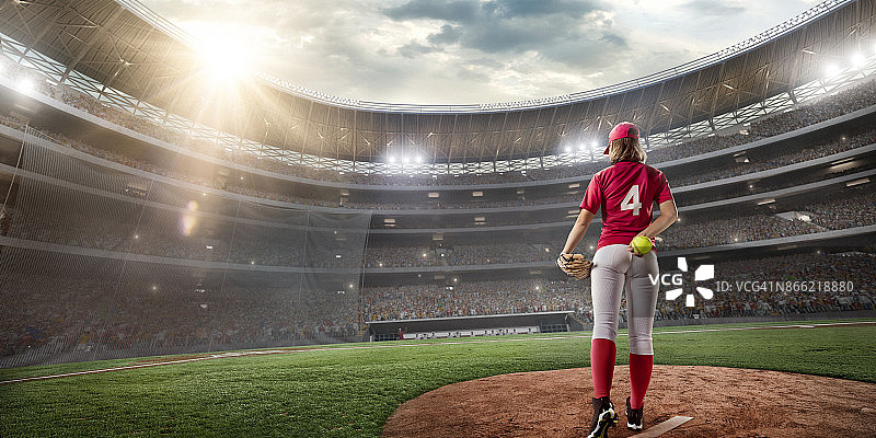 专业赛场上的垒球女选手图片素材