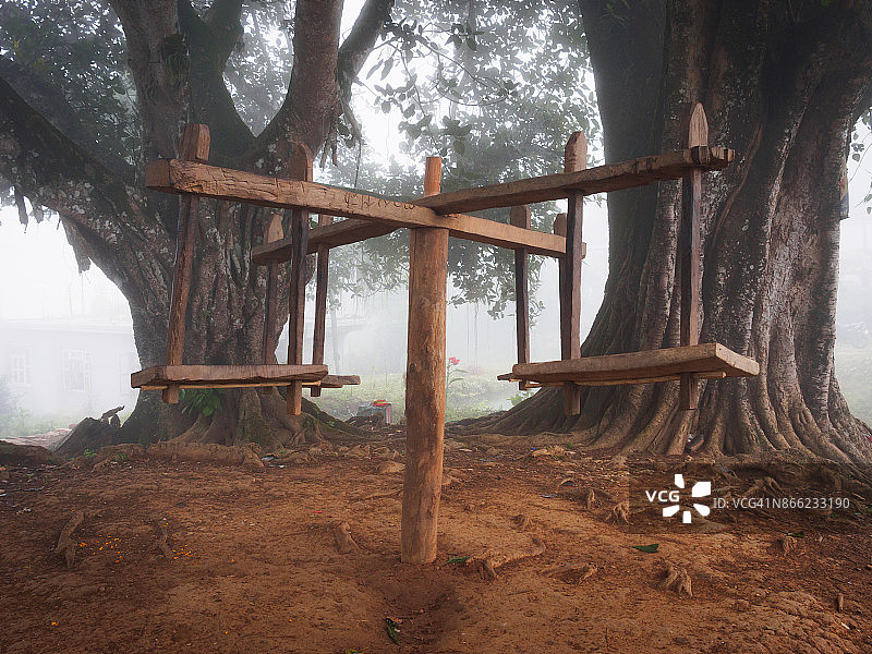 尼泊尔Dashain节的传统木制旋转木马图片素材