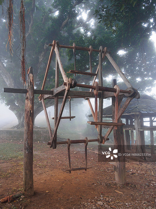 尼泊尔 दशain 节的传统木制摩天轮图片素材