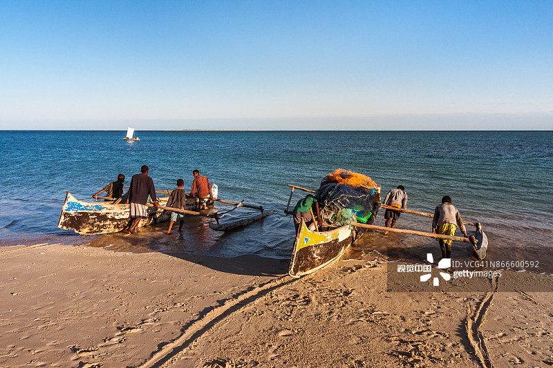 马达加斯加渔民出海捕鱼图片素材