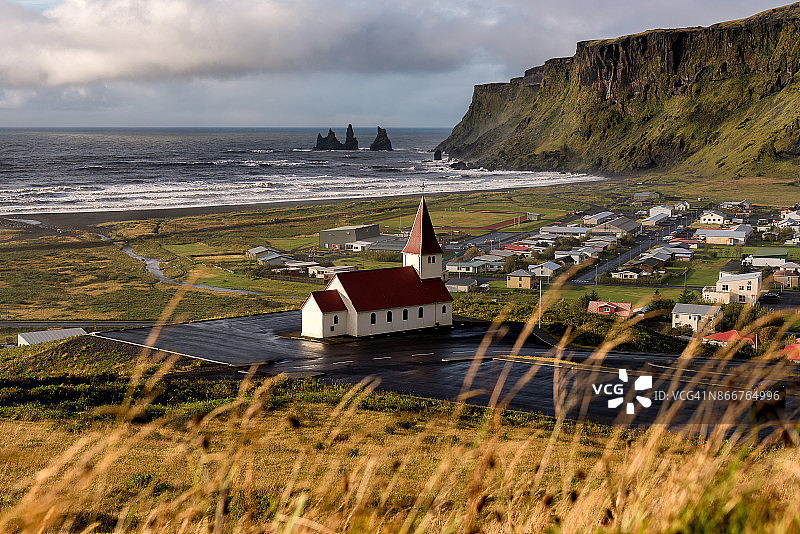 南冰岛维克镇及教堂日出景色照片图片素材