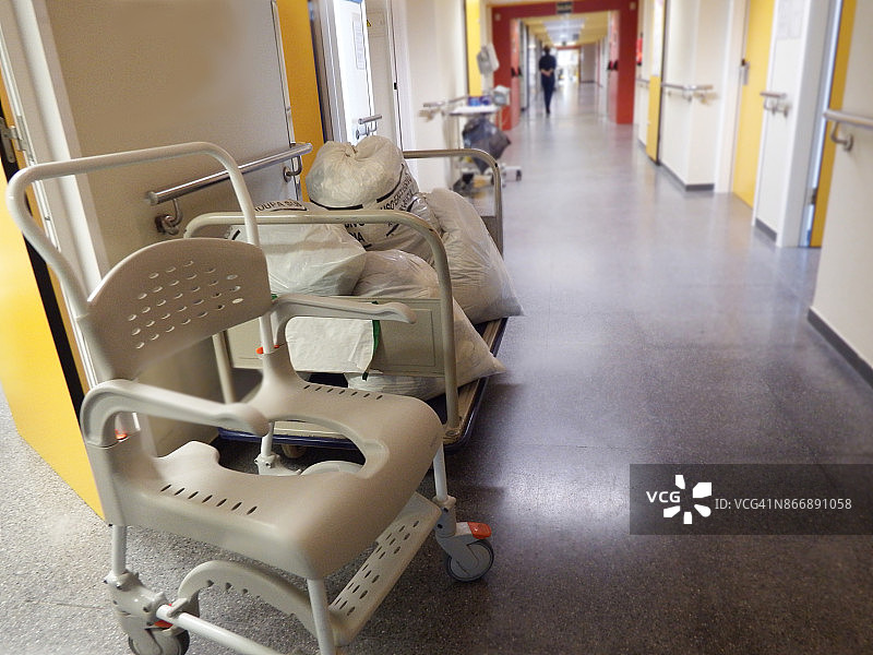 医院走廊里的医疗器械图片素材