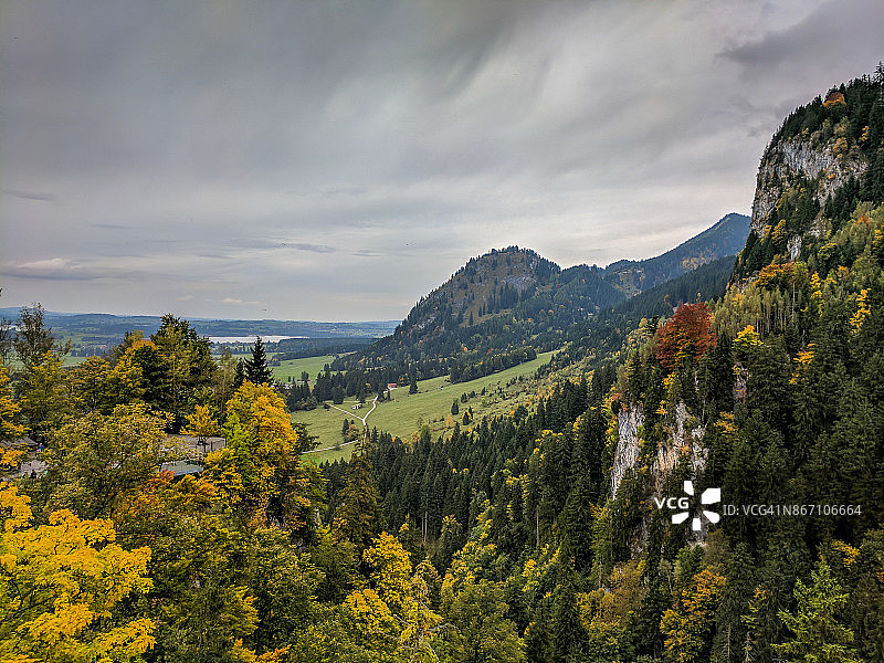 新天鹅堡附近迷人的山景图片素材
